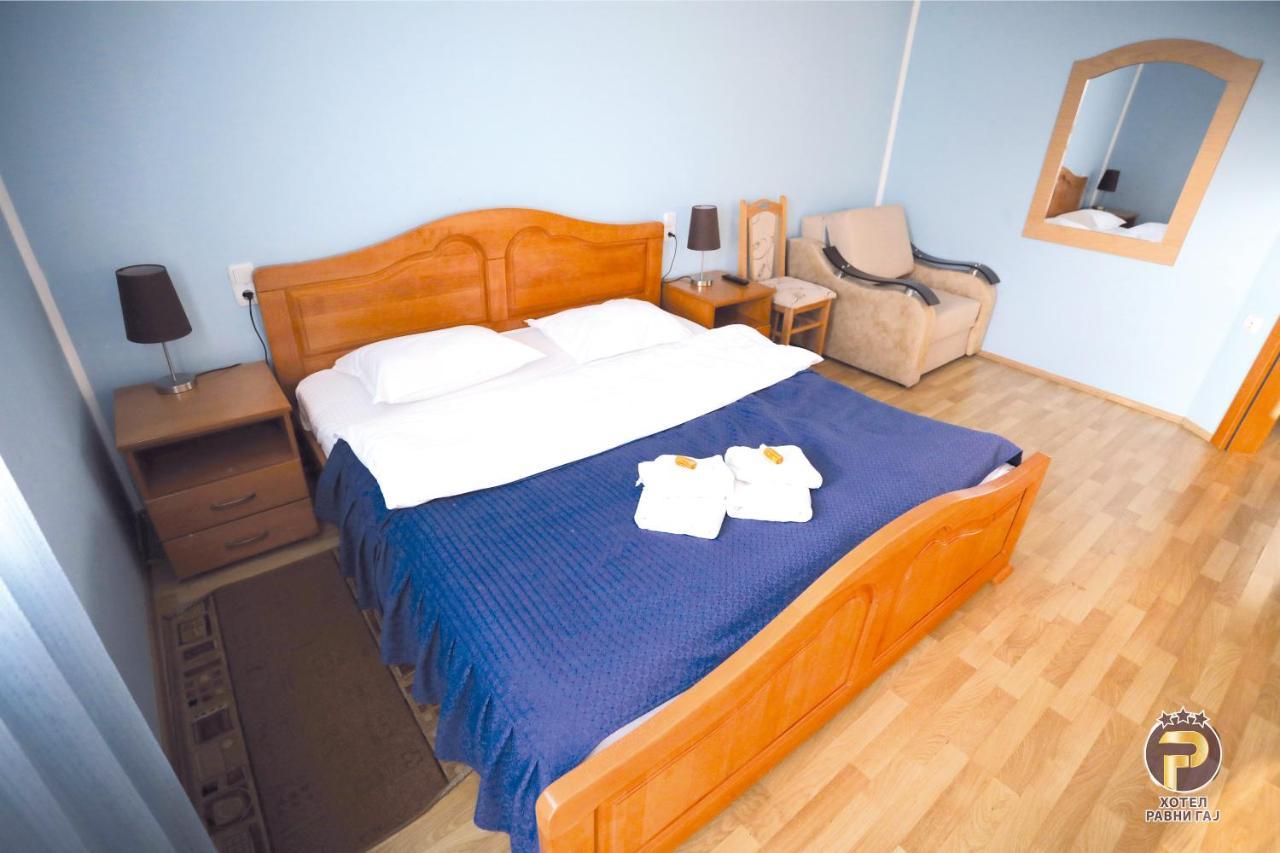 Hotel Ravni Gaj Knic Bagian luar foto