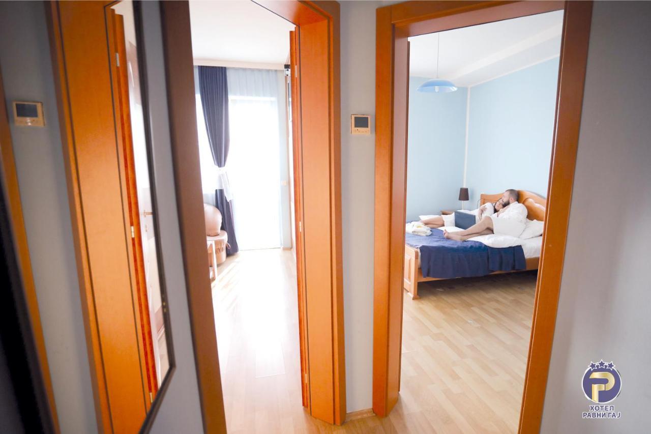 Hotel Ravni Gaj Knic Bagian luar foto
