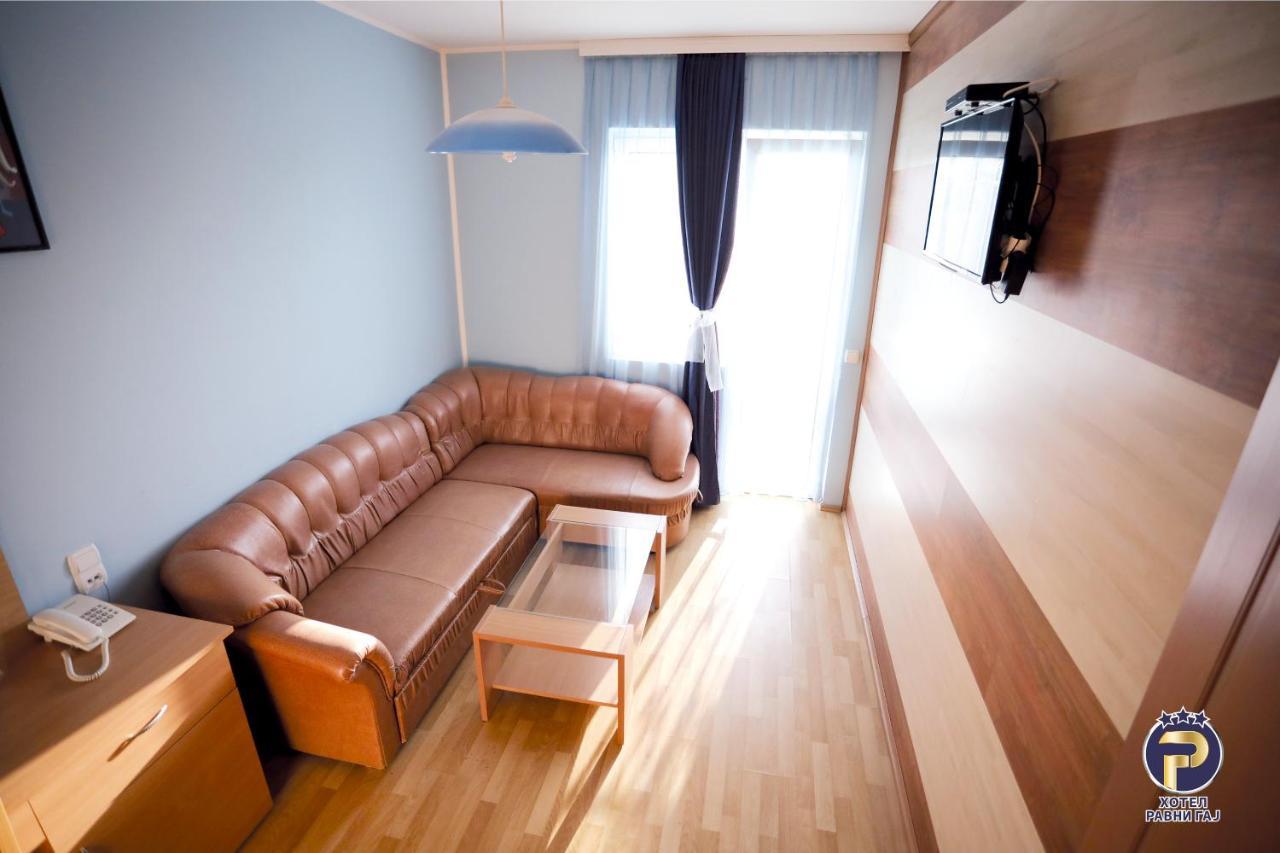 Hotel Ravni Gaj Knic Bagian luar foto
