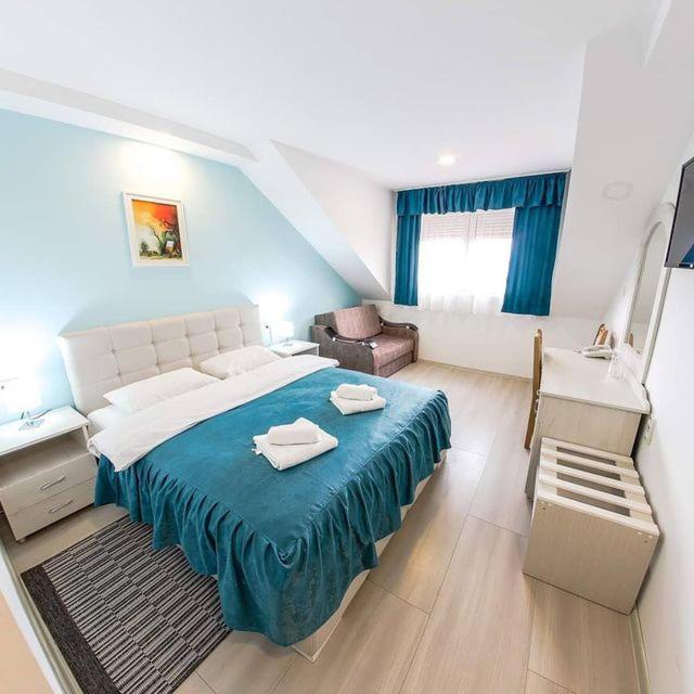 Hotel Ravni Gaj Knic Bagian luar foto